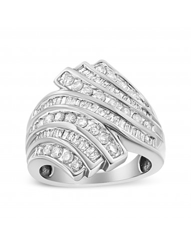 10K White Gold 1 1/2ct TDW Round and Baguette cut Diamond Cocktail Ring (H-II2-I3) brillant des détails fins